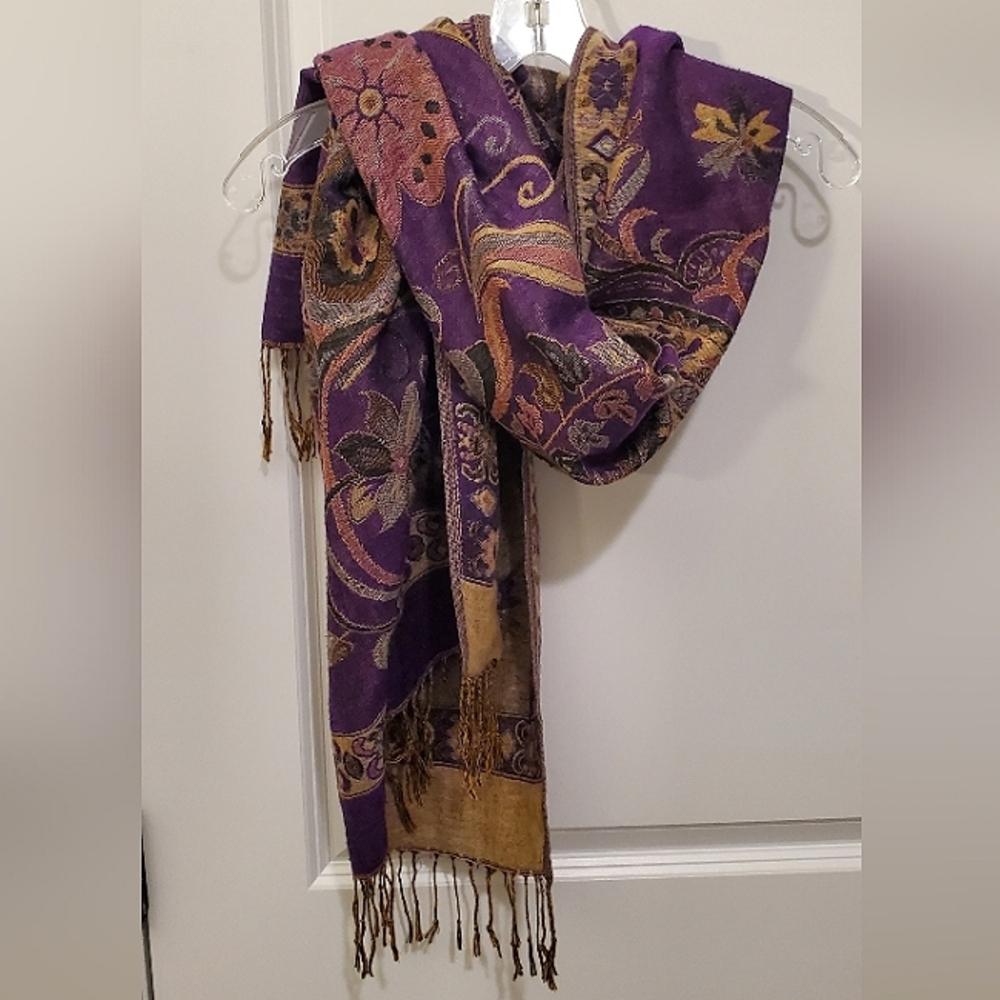 High quality Pashmina, purple paisley.
